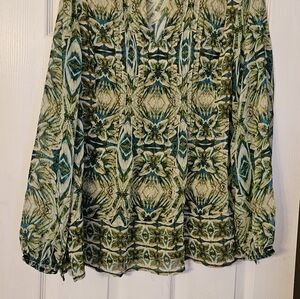 Jones New York  Women's dress sports shirt blouse.